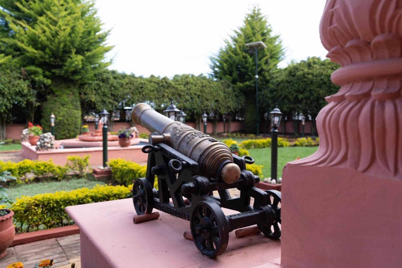 Stayvista At Pink Palace Rajasthani Decor Ooty Exterior photo